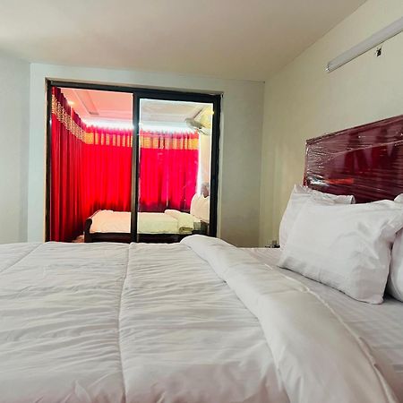 Imperial Lodges Family Guest House 伊斯兰堡 外观 照片