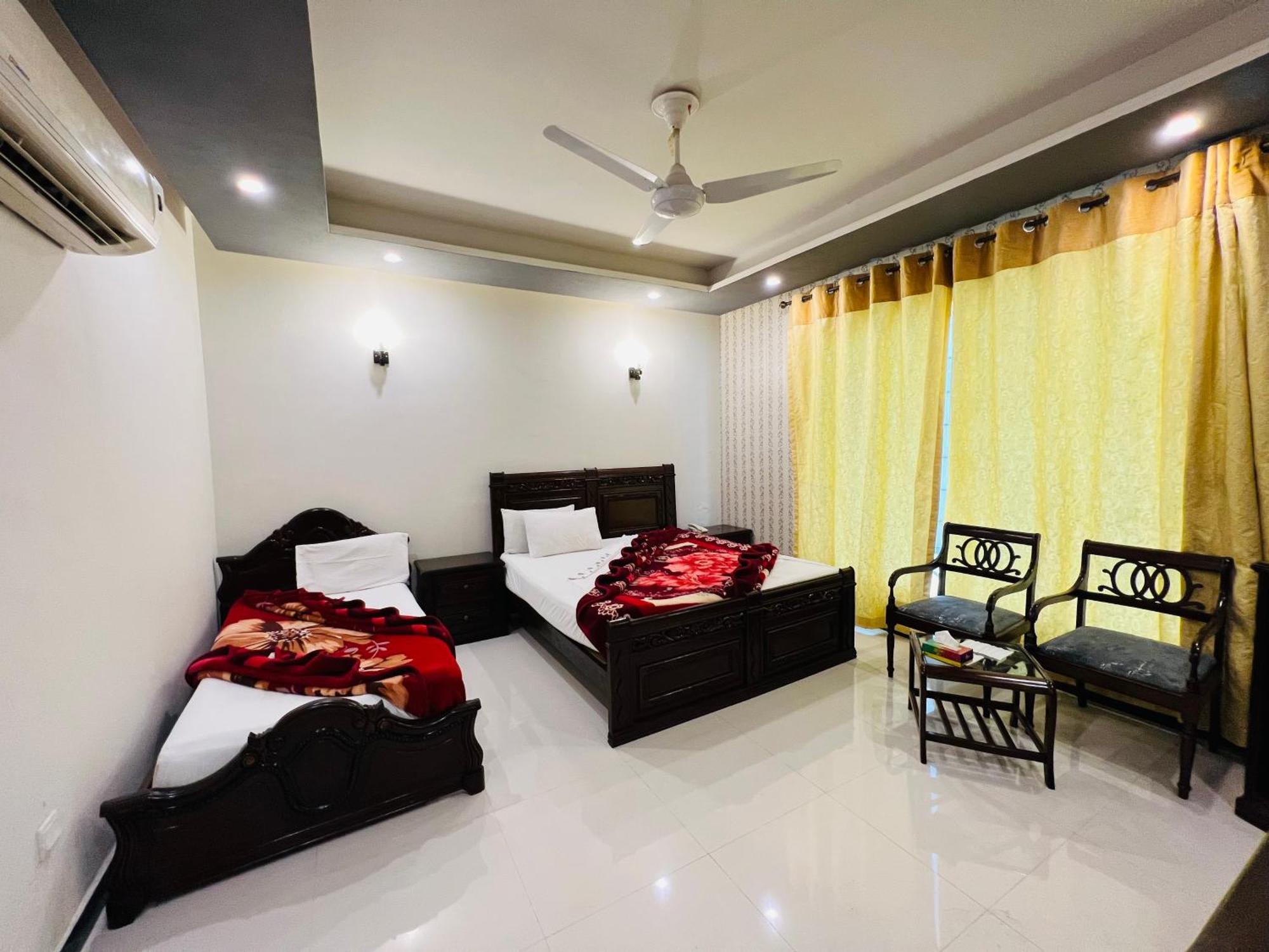 Imperial Lodges Family Guest House 伊斯兰堡 外观 照片