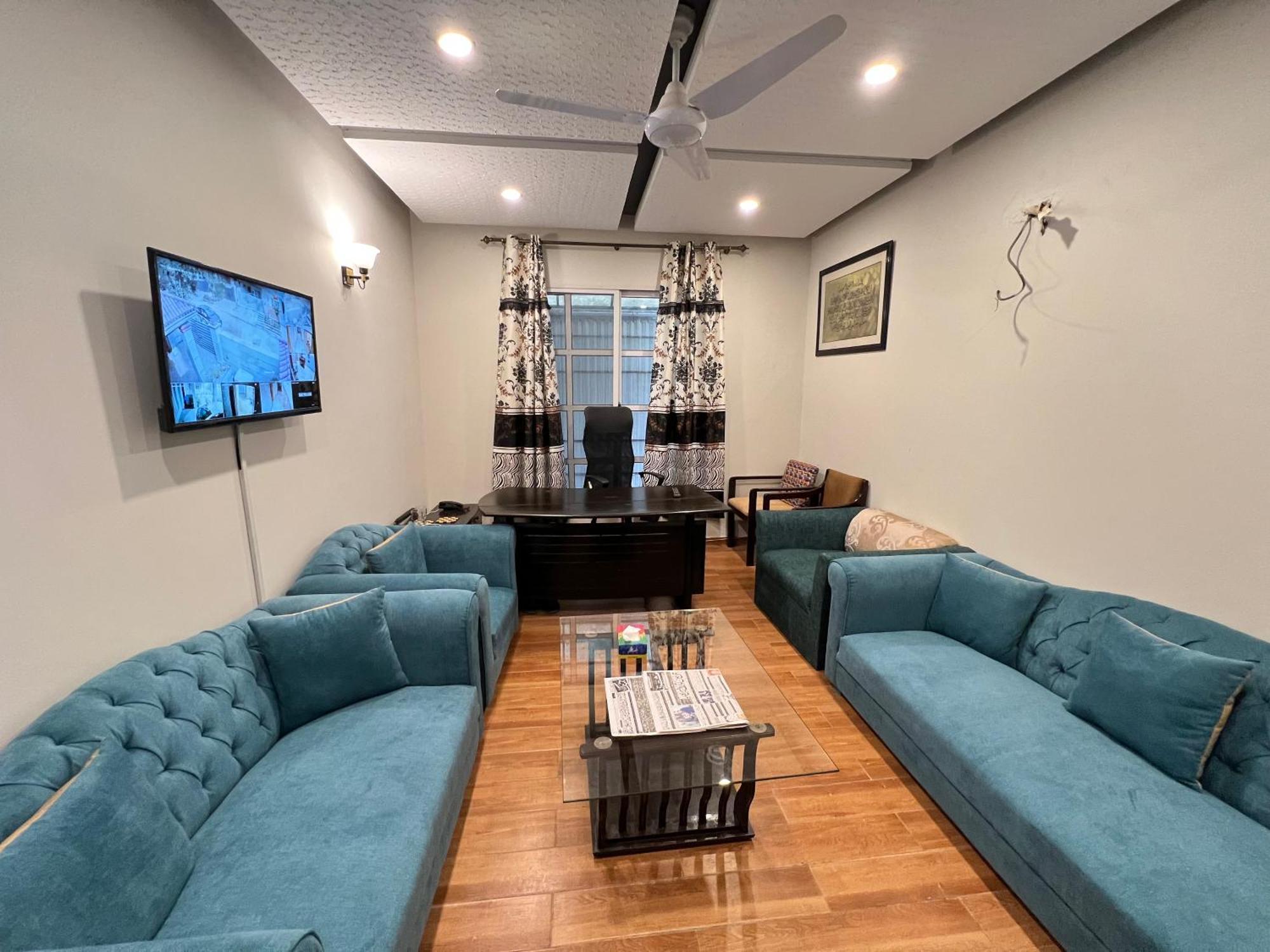 Imperial Lodges Family Guest House 伊斯兰堡 外观 照片