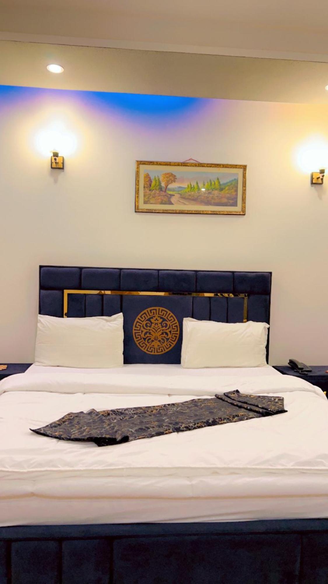 Imperial Lodges Family Guest House 伊斯兰堡 外观 照片